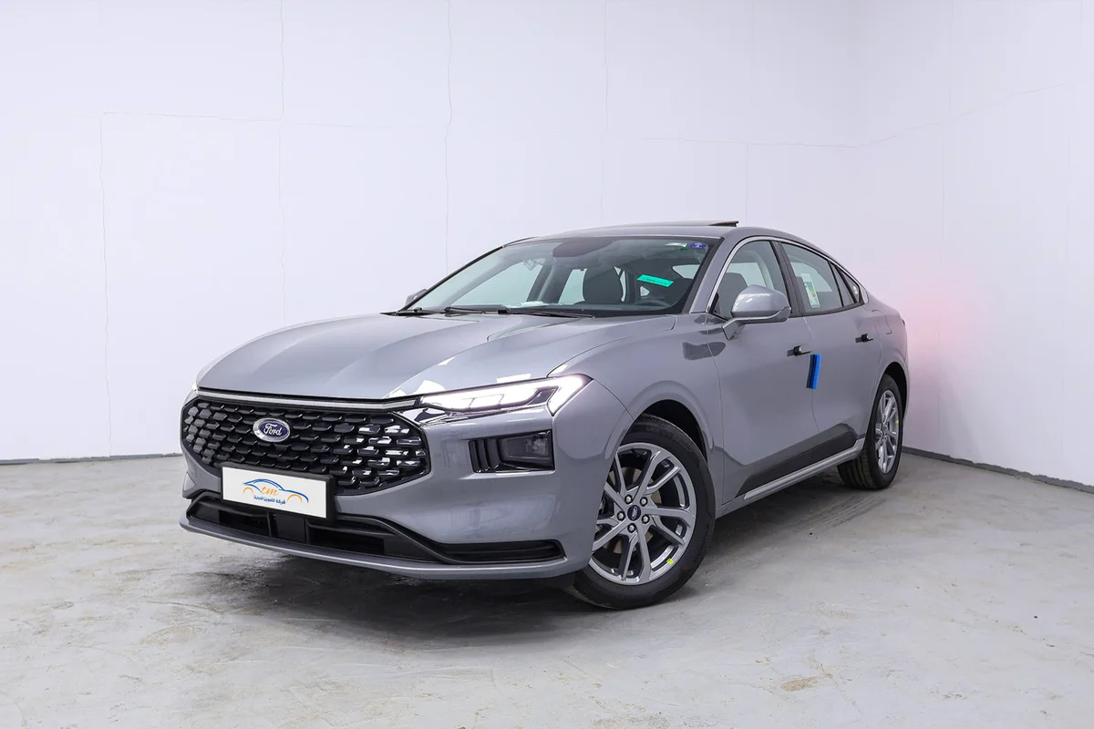 اكتشف أبرز مواصفات فورد تورس 2025 في السعودية