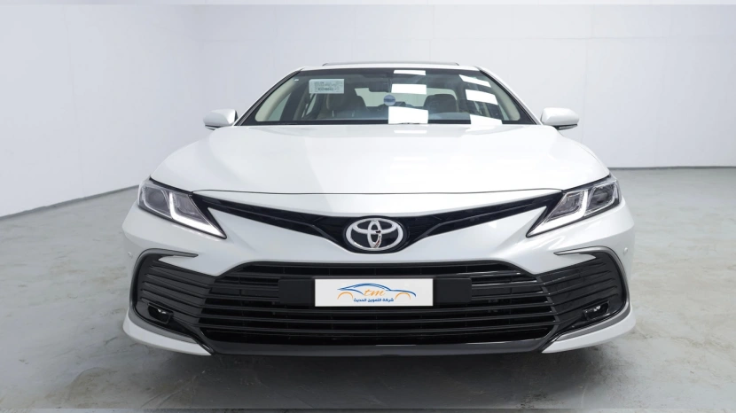 Front View Toyota Camry GLE 2.5 2024