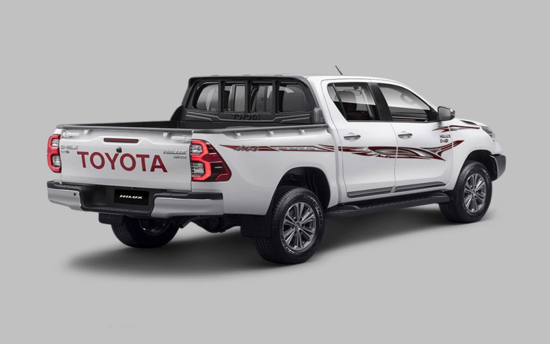 تويوتا هايلكس 2025