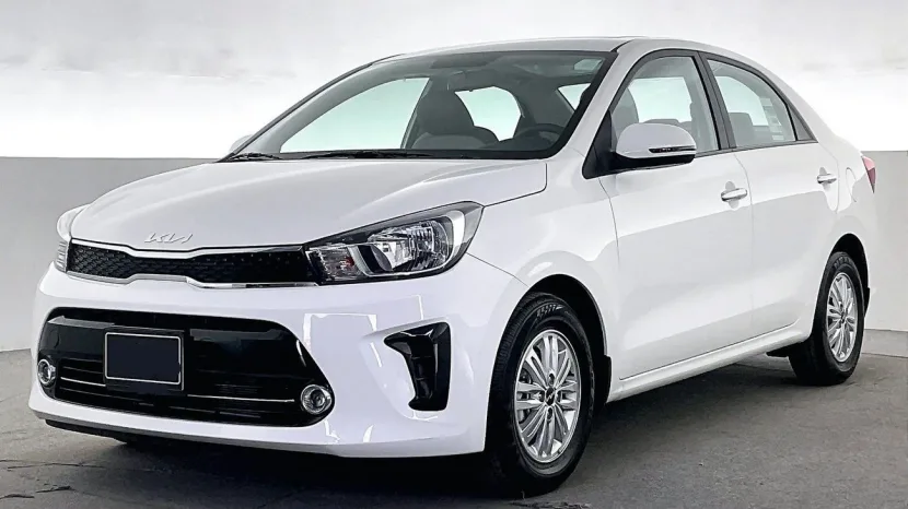 كيا بيجاس EX 1.5 2026 من الأمام بتصميم عملي
