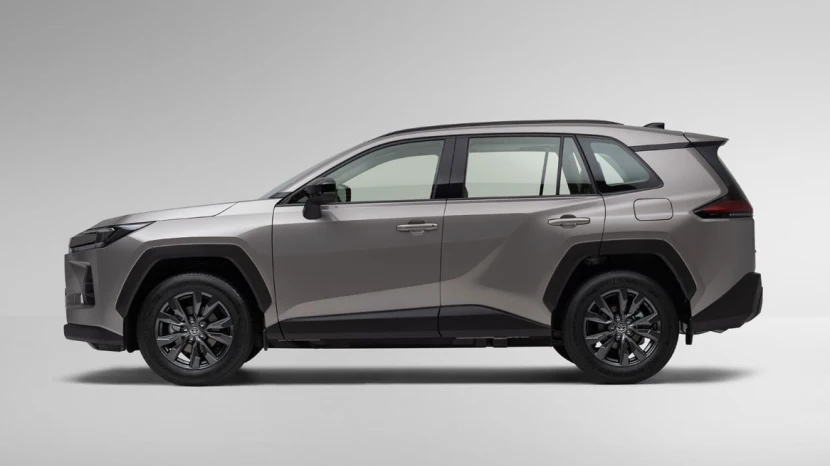 تويوتا راف 4 xle دفع رباعي 2026 من الجنب